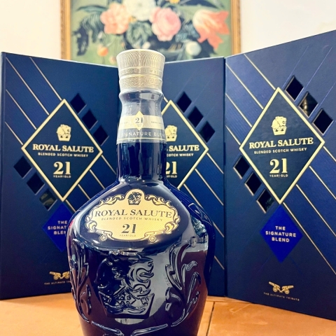ROYAL SALUTE  CHIVAS 21